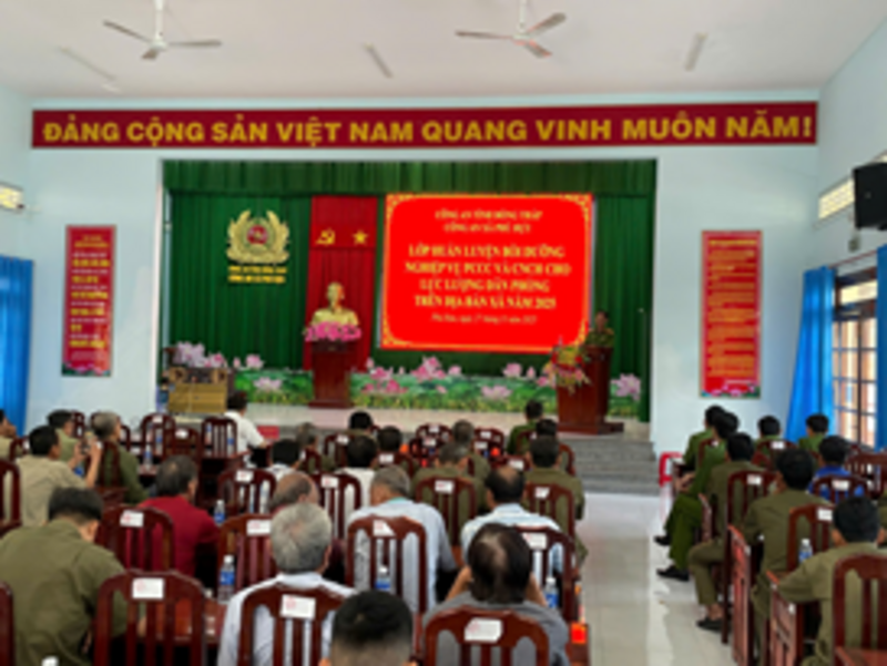 Đồng Tháp: Trang bị kỹ năng xử lý sự cố cháy, nổ cho hơn 9.400 thành viên Đội dân phòng