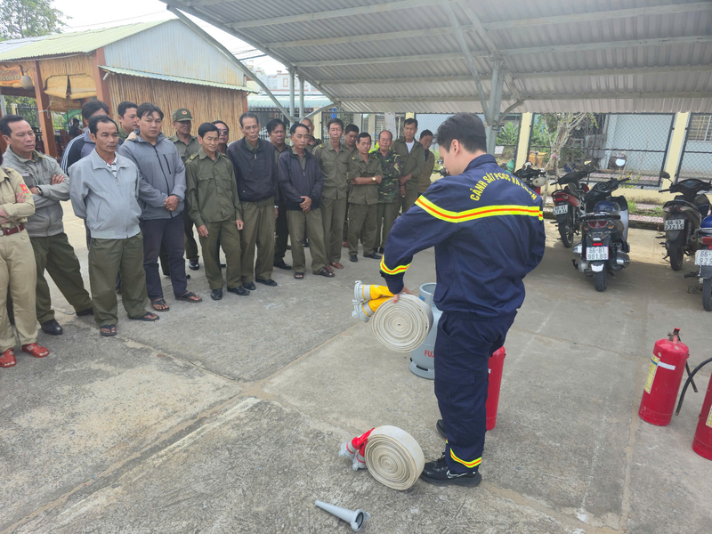 Đồng Tháp: Huấn luyện, bồi dưỡng nghiệp vụ PCCC và CNCH cho lực lượng dân phòng phường Thường Lạc năm 2025