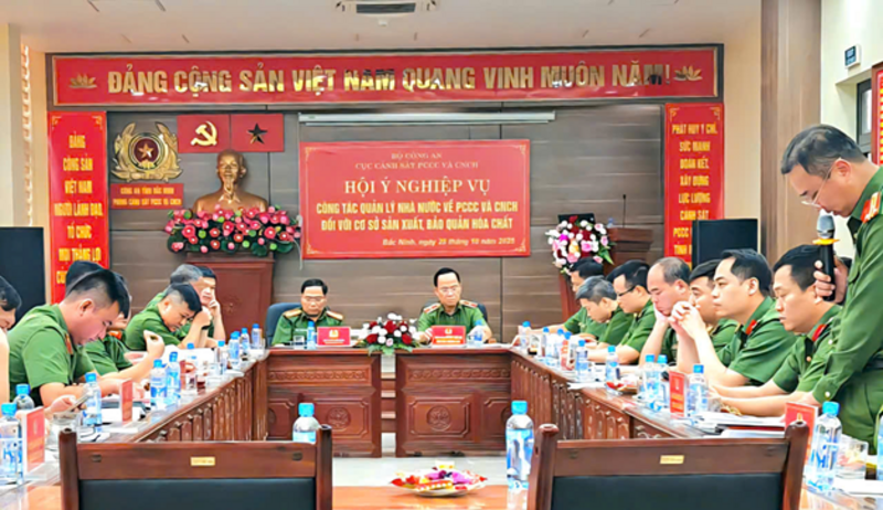 Hội ý nghiệp vụ công tác quản lý nhà nước về PCCC và CNCH đối với cơ sở sản xuất, bảo quản hóa chất