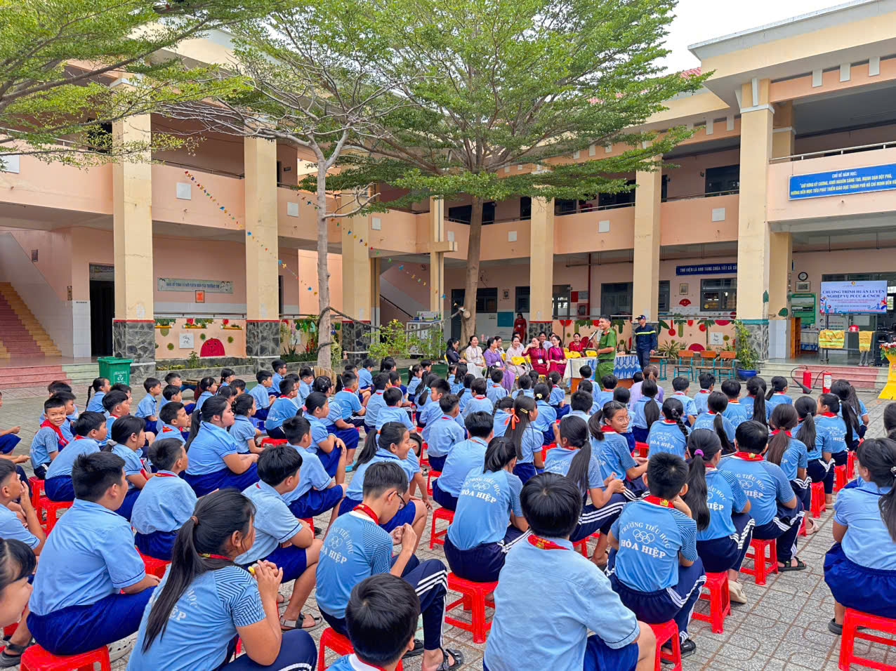 Tuyên truyền an toàn PCCC và CNCH tại trường tiểu học Hòa Hiệp
