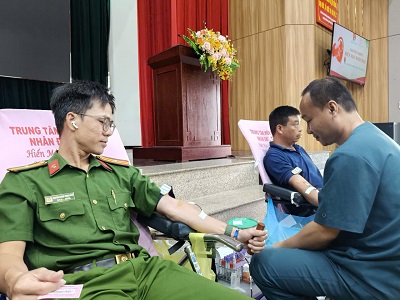 Hiến máu tình nguyện với chủ đề “Một giọt máu cho đi - Một cuộc đời ở lại”