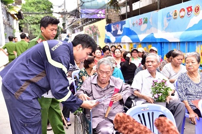 Đội CC&CNCH Khu vực 16: Ra mắt tuyến hẻm "Xanh - Sạch - Đẹp - An toàn" và nâng cao kiến thức phòng cháy đến từng hộ dân