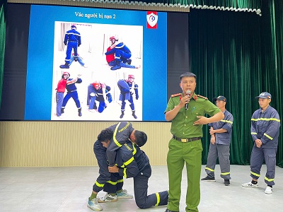 Huấn luyện nghiệp vụ PCCC và CNCH cho lực lượng dân phòng, trưởng ấp trên địa bàn