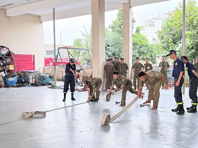 Tổ chức huấn luyện, kiểm tra, đánh giá kết quả huấn luyện nghiệp vụ PCCC&CNCH cho lực lượng dân phòng