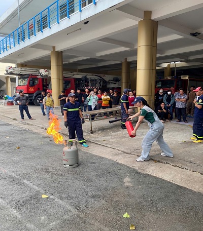 Tổ chức trải nghiệm PCCC,CNCH cho người dân trên  địa bàn xã Hiệp Phước và xã Nhà Bè