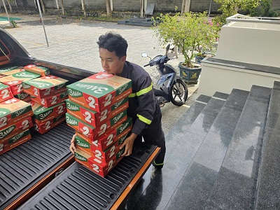 Ấm áp nghĩa tình: Trao tặng mì gói cho các hộ gia đình có hoàn cảnh khó khăn trên địa bàn đặc khu Côn Đảo